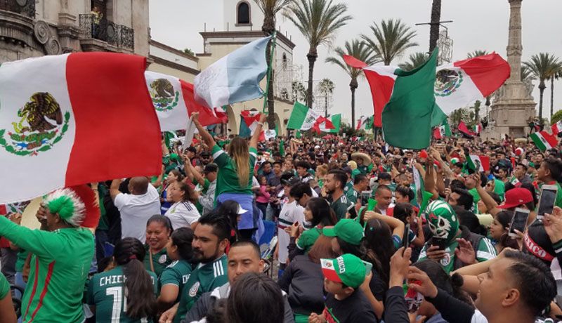 Image result for mexicanos celebrando los angeles