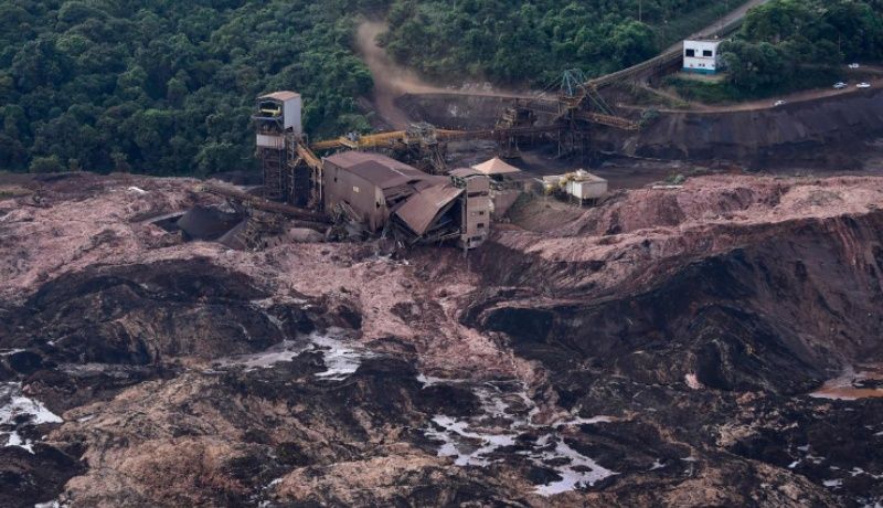 Resultado de imagen para Detienen a 5 personas por el colapso de presa de una mina en Brasil